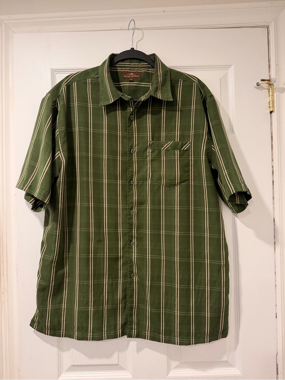 Men's Island Retreat  Olive Green Plaid Short-Sleeve Button-Down Shirt